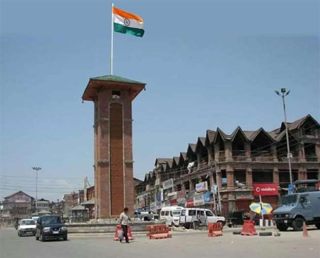 Viral image of Tricolour at Srinagar's Lal Chowk is old, photoshopped